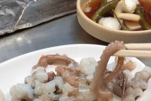 Tiềm ẩn nguy hại từ món bạch tuộc sống