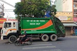 TP yêu cầu hoàn chỉnh chính sách hỗ trợ lực lượng thu gom rác 