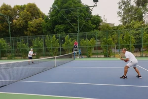 Gần 160 doanh nhân tranh giải quần vợt 