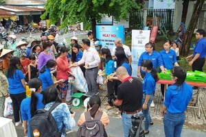 Đổi rác thải lấy nhiều vật phẩm hữu ích