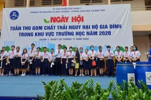 Quận 1 tăng cường công tác thu gom chất thải nguy hại