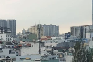 Lý giải nguyên nhân bầu trời TP.HCM mù mịt