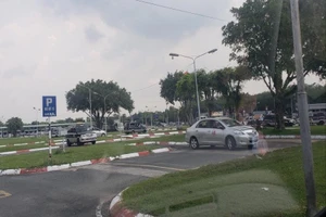 TP.HCM: Tạm ngưng sát hạch, cấp giấy phép lái xe để phòng dịch