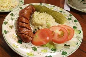 Điều gì xảy cho cơ thể nếu ăn quá nhiều xúc xích?