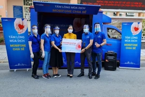 MobiFone và Báo Pháp Luật TP.HCM hỗ trợ người dân mùa dịch