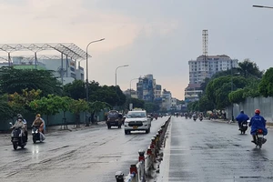 Mưa lớn bất ngờ xuất hiện nhiều nơi ở TP.HCM