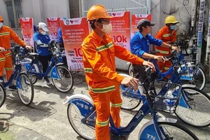 Quận đầu tiên ở TP.HCM thu tiền rác bằng hình thức trực tuyến