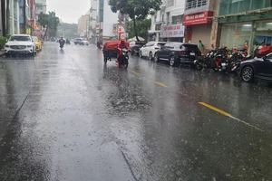 Nguyên nhân gây mưa bất ngờ ở TP.HCM chiều 9-1