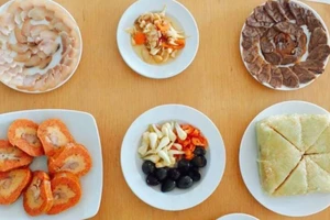 Chế độ dinh dưỡng hợp lý cho người cao tuổi vào dịp tết