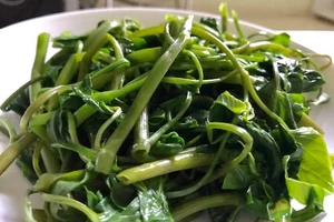 Ăn rau muống sau khi phẫu thuật thẩm mỹ có gây nên sẹo lồi? 