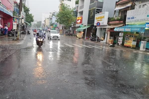 Hết nắng nóng, mùa mưa năm nay ở Nam Bộ có gì bất thường?