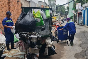 TP.HCM kiến nghị ban hành mẫu phương tiện thu gom rác ở hẻm sâu