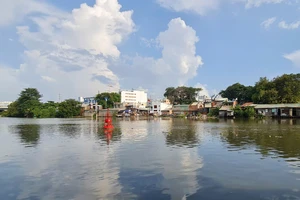 TP.HCM buộc tháo dỡ 104 trường hợp xây dựng lấn chiếm kênh rạch