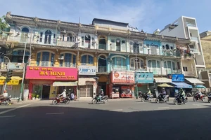 Chủ tịch UBND TP.HCM chỉ đạo tháo dỡ khẩn cấp chung cư 440 Trần Hưng Đạo