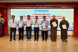 TP.HCM trao thêm sổ hồng cho các tổ chức tôn giáo