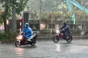 Sáng sớm nay, TP.HCM có mưa lớn nhiều nơi, ngập úng một số khu vực