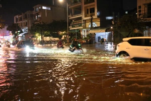 Mưa gây ngập nhiều nơi ở TP.HCM