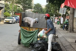 Phương án thu gom và vận chuyển rác sinh hoạt sau khi vận hành chính quyền 2 cấp