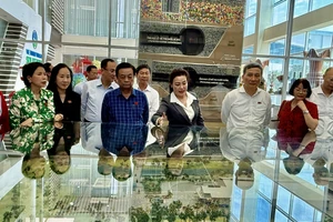 Phó Chủ tịch Quốc hội Lê Minh Hoan khảo sát các khu xử lý rác tại TP.HCM