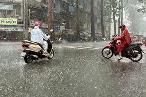 Mưa lớn kèm triều cường, khả năng TP.HCM ngập sâu