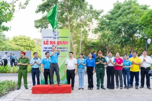 Phường Xuân Hòa TP.HCM đồng loạt ra quân xử lý lấn chiếm vỉa hè, dỡ bỏ chuồng cọp