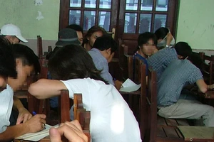 Nhóm nam nữ phê ma túy thác loạn trong khách sạn