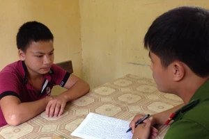 Giật nhầm điện thoại dỏm, bị bắt ở tù 