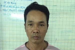 Đi xe buýt ngày Tết gặp... dân 'hai ngón'