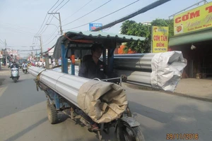 TP.HCM xử lý nghiêm xe ba bánh chở hàng cồng kềnh