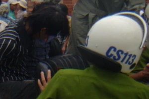 2 thanh niên hối lộ cảnh sát 113 khi bị kiểm tra