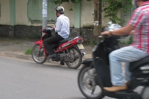 TP.HCM: Tông bất tỉnh rồi chở nạn nhân bỏ ở vỉa hè