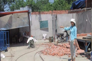 Tháo dỡ nhà vi phạm, 1 công nhân tử vong ở Bình Chánh