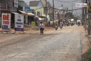 Công trình tỉnh lộ 9: Dân khổ sở vì đường thi công cầm chừng