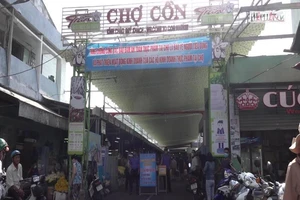 Video: Người dân Đà Nẵng đi chợ bằng 'tem phiếu' để chống dịch