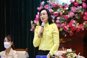 Video: Bà Phan Thị Thắng hứa vẫn hỗ trợ lương giáo viên 