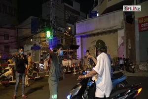 Video: Tái lập chốt ở Gò Vấp, người dân lúng túng