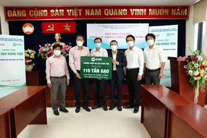 Video: UBMTTQVN TP.HCM nhận hơn 10 tỉ đồng ủng hộ phòng, chống dịch COVID-19