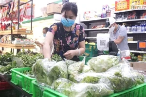 Video: Thực hiện giãn cách bằng mô hình “đi chợ thay”