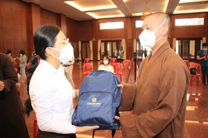 Video: 115 tình nguyện viên tôn giáo tham gia hỗ trợ các bệnh viện dã chiến