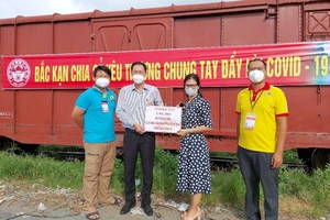 Video: Người dân tỉnh Bắc Kạn gửi tặng TP.HCM 180 tấn hàng hoá