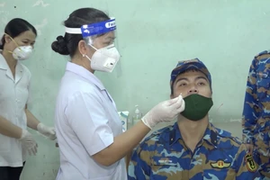 Video: Bộ đội hải quân gói ghém tư trang lên đường giúp TP.HCM xét nghiệm