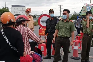 Video: Nhiều người dân đi xe máy về quê bị ùn ứ tại cửa ngõ vào Hậu Giang