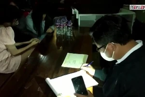 Video: Phát hiện quán karaoke hoạt động vi phạm quy định phòng, chống dịch