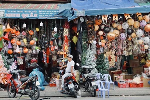 Nhộn nhịp thị trường đồ trang trí Halloween