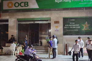 Toà nhà 6 tầng trên đường 23, phường 11, quận 6 cháy dữ dội