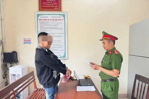 Bắt giam thanh niên làm 'chuyện vợ chồng' với 2 chị em sinh đôi chưa đủ 15 tuổi