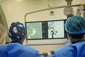 Ù tai đỏ mắt suốt 3 tháng, không ngờ bị rò động mạch cảnh