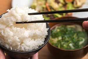 Cắt hẳn cơm trong bữa ăn có giảm cân?