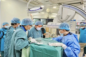 Cấp cứu thành công người đàn ông nguy kịch vì ngưng tim khi đang ngủ