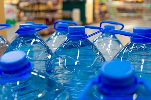 Làm giả nước tinh khiết của thương hiệu nổi tiếng: Người dùng gặp nguy hại gì?
